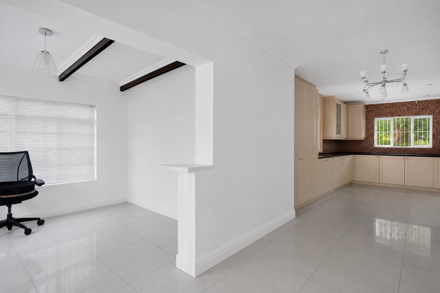 4 Bedroom Property for Sale in Wynberg Upper Western Cape